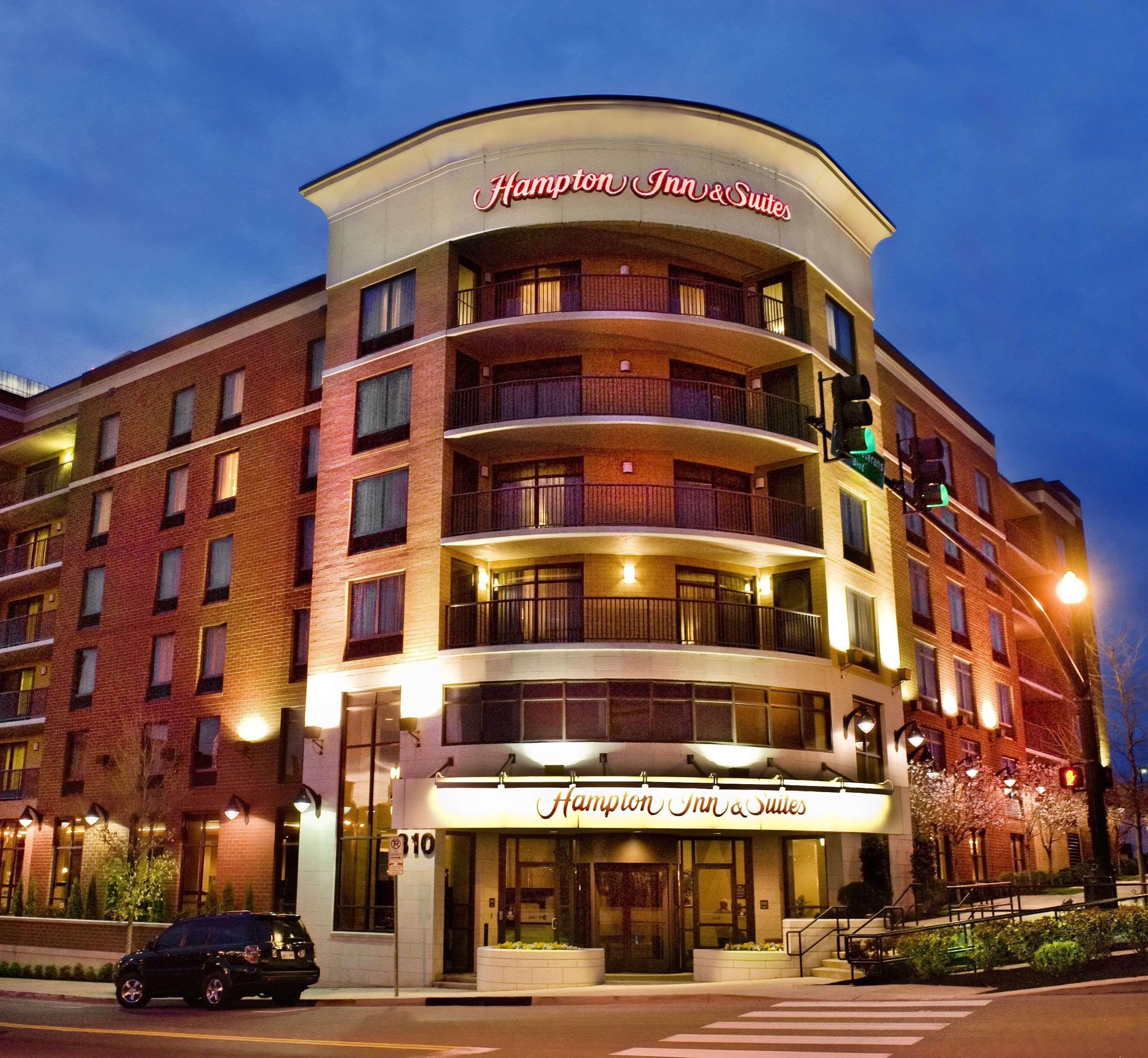 Hampton Inn & Suites Nashville-Downtown Exterior photo