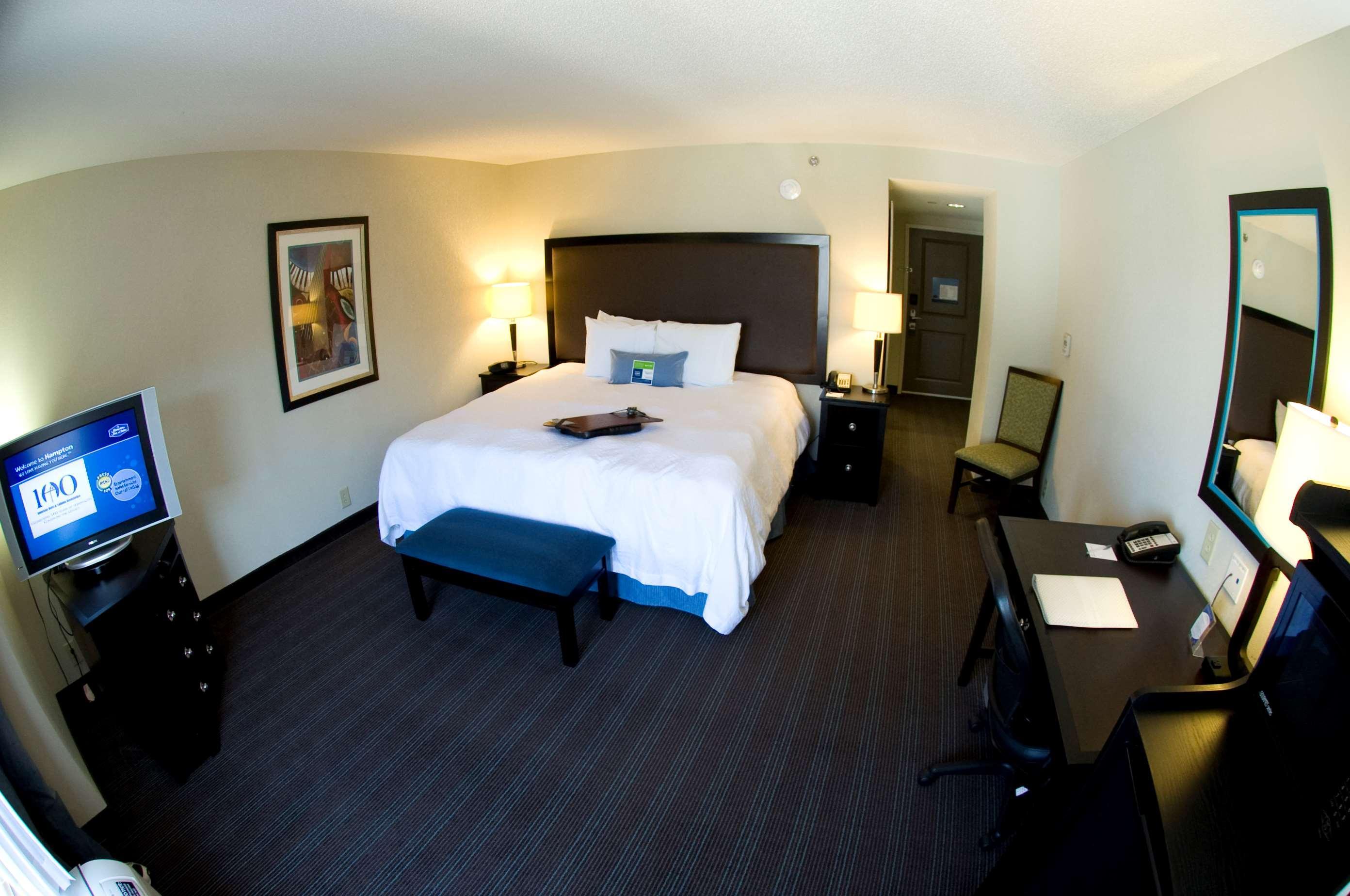 Hampton Inn & Suites Nashville-Downtown Room photo